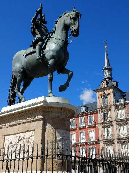 Photo: Horseman statue at Plaza Mayor.