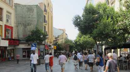 Walking towards la Puerta del Sol. Walking towards la Puerta del Sol.