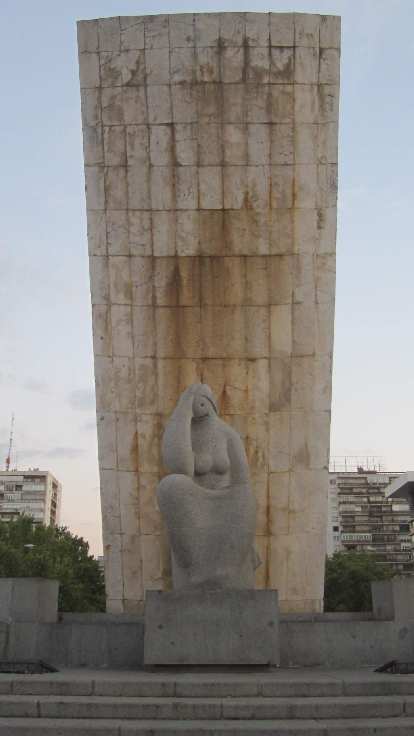 A statue at la Plaza de Castilla. A statue at la Plaza de Castilla.