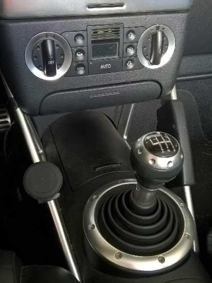 Cellet magnetic phone mount, center console, gearshift knob, Audi TT