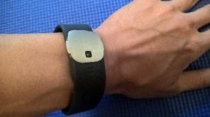 Clasp and UV sensor for the Microsoft Band 2. Also note the nice Microsoft logo molded into the band. (05 Nov 2015) Clasp and UV sensor for the Microsoft Band 2.