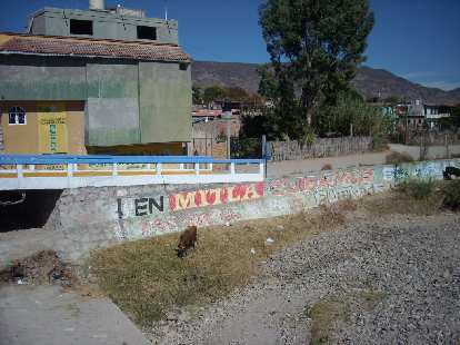 "En Mitla cuidamos el agua" (in Mitla we take care of the water).