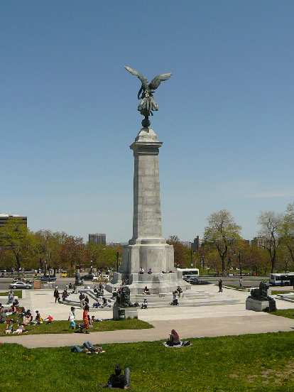 Statue d'Athena in Le Parc Mont-Royal. Statue d'Athena in Le Parc Mont-Royal.