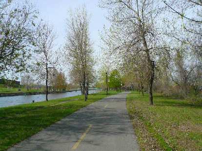 ... or this one along Le Canal de Lachine. ... or this one along Le Canal de Lachine.