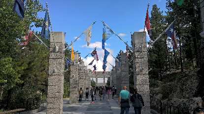 flags, Mount Rushmore