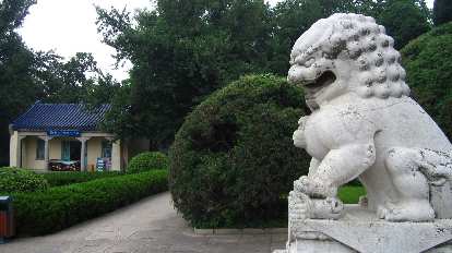 Lion at the Sun Yat Sen Mausoleum.