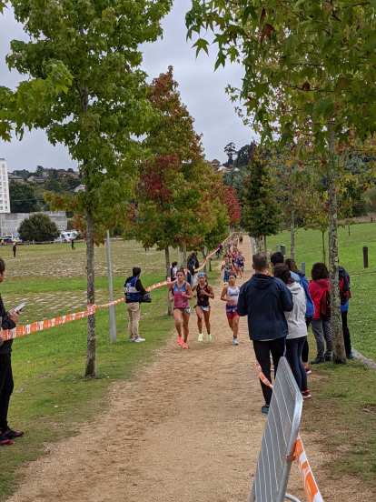 Youngsters running in the National Sprint Triathlon Championship in Spain with only about 200 meters to go.