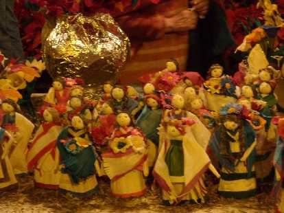 Angels made from hojas de ma