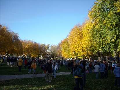 Crowd dispersing after the Obama speech. The golden leaves all around reminded me of how CSU is one of my favorite college campuses (second only to Stanford's of course!) Crowd dispersing after the Obama speech. The golden leaves all around reminded me of how CSU is one of my favorite college campuses (second only to Stanford's of course!)