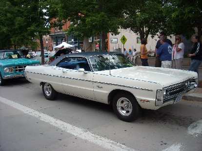 A Plymouth Fury.  Raquel's dad has one of these but a later model.