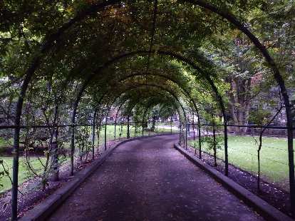 Arched walkway through the Campo de San Franciso in central Oviedo.