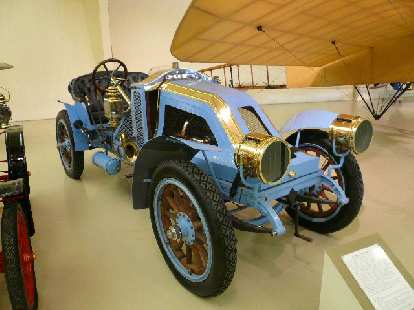 A 1907 Renault Vanderbilt Racer. Note the "NO SKID" tires. A 1907 Renault Vanderbilt Racer. Note the "NO SKID" tires.