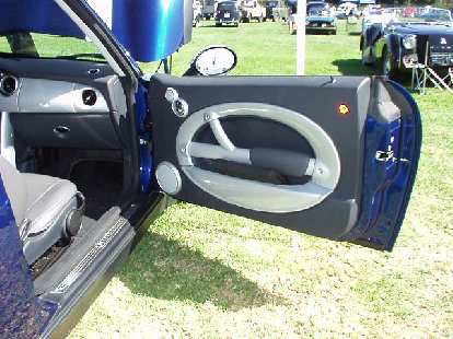 The door panel of the Mini. Very stylish! The door panel of the Mini. Very stylish!
