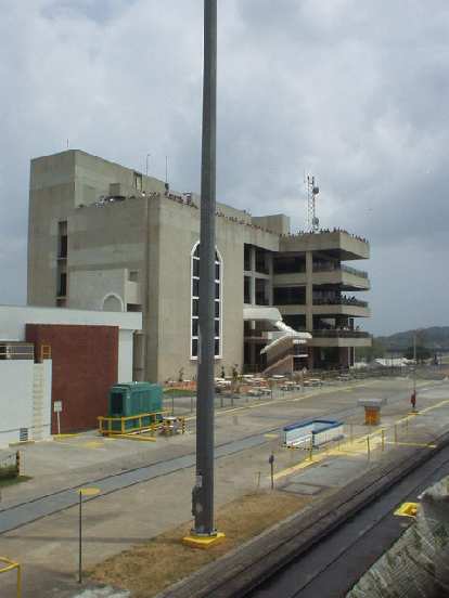 A museum/overlook at the Miraflores locks. A museum/overlook at the Miraflores locks.