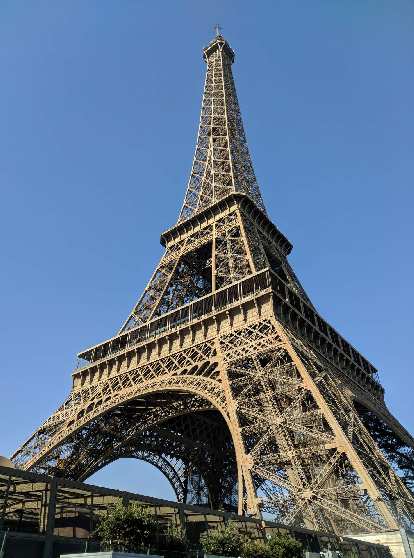 Photo: Right three-quarter view of the Eiffel Tower.