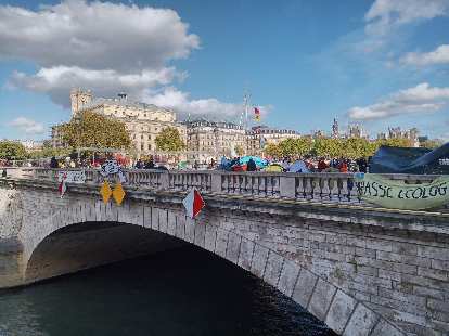 Some sort of peaceful protest was going on at the Pont au Change. Some sort of peaceful protest was going on at the Pont au Change.