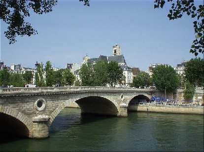 Bridge leading to the upscale and exclusive St. Louis neighborhood, which is an island in the Seine. (17 Aug 2003) Bridge leading to the upscale and exclusive St. Louis neighborhood, which is an island in the Seine.