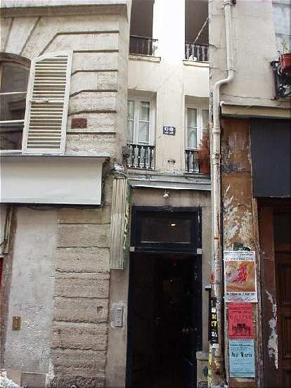 This is the skinniest house in Paris, just two windows wide, at #22 rue St. Severin in the Latin Quarter.. (17 Aug 2003) This is the skinniest house in Paris, just two windows wide, at #22 rue St. Severin in the Latin Quarter..
