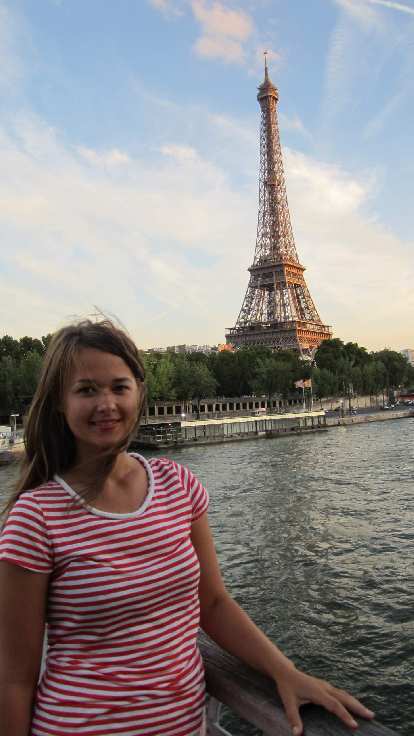 Katia and the Eiffel Tower.