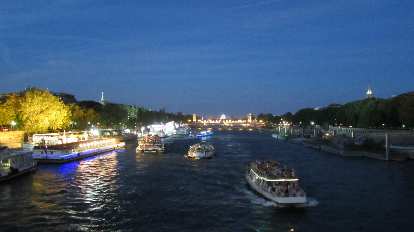 Boats on the Seine river. (05 Aug 2013)