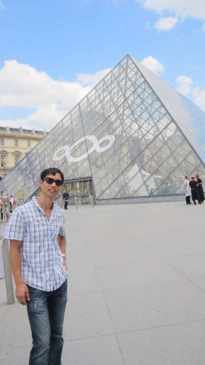 Felix Wong at the Louvre. (06 Aug 2013)