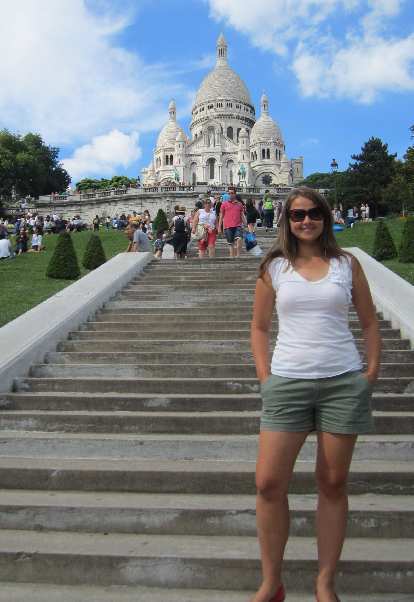 Katia in front of the Sacre Coeur basilica. (08 Aug 2013)