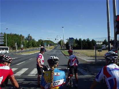 [KM 1223, 84:29 elapsed, 10:29 a.m.] Back in Guyancourt, with a group including a Californian rider I thought I recognized from the Davis brevets.