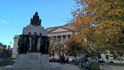A tribute to colored soldiers with the Academy of Natural Sciences behind. A tribute to colored soldiers with the Academy of Natural Sciences behind.