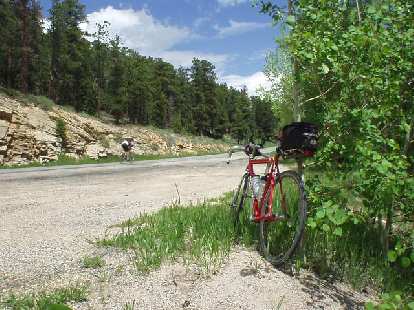 [Mile 101, 12:00 p.m.] Unfortunately, on the descent I was getting sleepy and even had to pull over for a 12-minute nap.  Two other riders, Bill and Stacy, even saw my red Cannondale here while I napped.