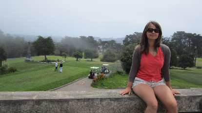 Katia in front of a golf course.