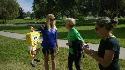 Joanne giving SpongeBob a lift while talking with Kathy and Alene.
