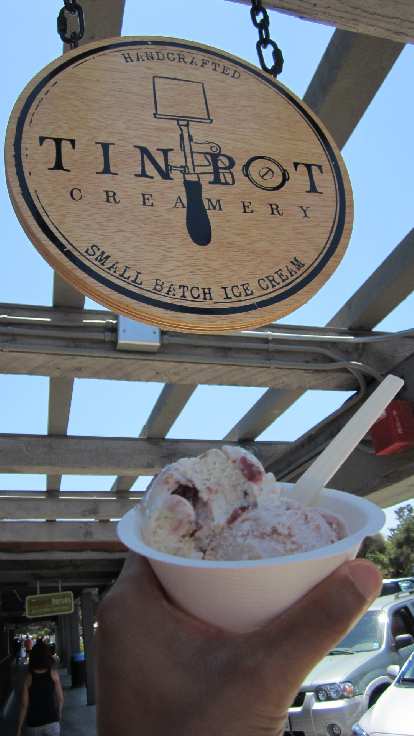 Katia and I enjoyed really good ice cream at Tin Pot Creamery.  This was located in the Town & Country Village shopping center near Stanford.