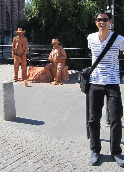 Felix Wong in front of some orange men near the Swedish Parliament. (28 Jul 2013) Felix Wong in front of some orange men near the Swedish Parliament.