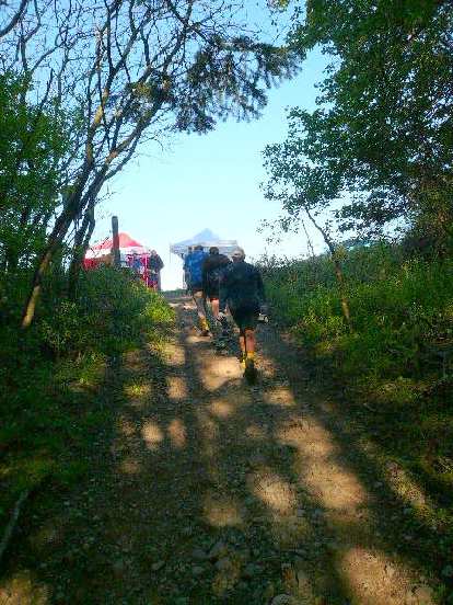 [Mile 9.1] Aid Stationi #5 was at the top of one of the longer steep hills (still not *too* long, though).
