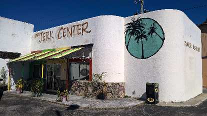 The Jerk Center of Palm Harbor, Florida had good Jamaican food (but no jerks).