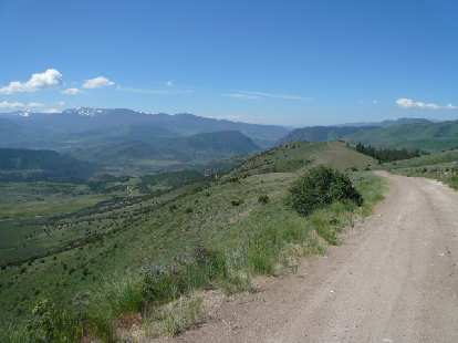 Day 17: More pretty mountains between Steamboat Springs and Silverthorne. (29 Jun 2008) Day 17: More pretty mountains between Steamboat Springs and Silverthorne.