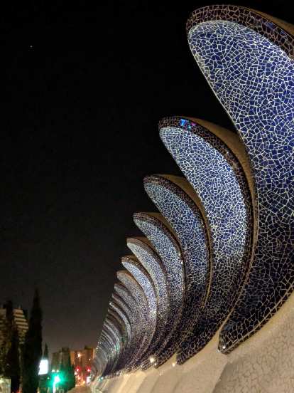 Tiled wall motifs along Professor López Piñero Avenue. Photo: Tiled wall motifs along Professor López Piñero Avenue.