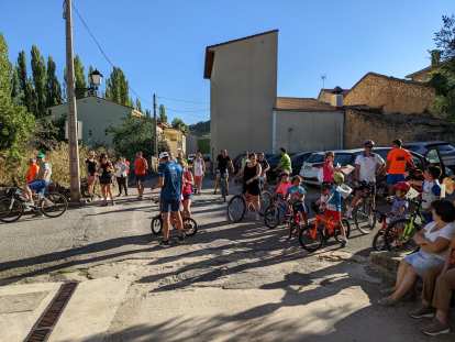 There was a bicycle tour through Abánades. Practically every resident resident must have participated because Abánades has a population of 40 people.