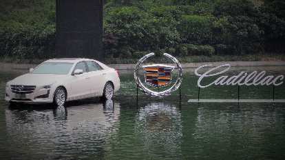 A Cadillac CTS on the water near Nanjing Road in Shanghai. (17 May 2014) A Cadillac CTS on the water near Nanjing Road in Shanghai.
