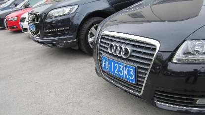 Audis are very popular in China. (17 May 2014) Audis are very popular in China.