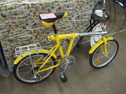 A nifty folding bike, kind of like Downtube's.  Hmmm, maybe one of these would make a good Ultimate Commuter Bike 3.0.