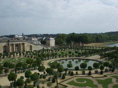 I enjoyed being in the gardens more than the richly decorated interior. In L'jardins, baroque music was being piped through hidden loudspeakers. I enjoyed being in the gardens more than the richly decorated interior. In L'jardins, baroque music was being piped through hidden loudspeakers.