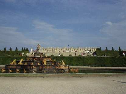 The French flag was proudly flying above L'Chateau de Versailles, and rightly so! Vive l'France! The French flag was proudly flying above L'Chateau de Versailles, and rightly so! Vive l'France!