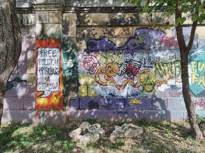 Graffiti espousing Catalonian politics.