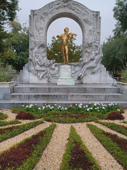 A bronze Johann Strauss statue at Stadtpark in Vienna.