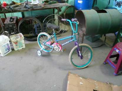 This bike was to be a gift for a boy, so I swapped its original pink seat for a black one to make it less girly. Also added training wheels. (04 Jan 2011) This bike was to be a gift for a boy, so I swapped its original pink seat for a black one to make it less girly. Also added training wheels.