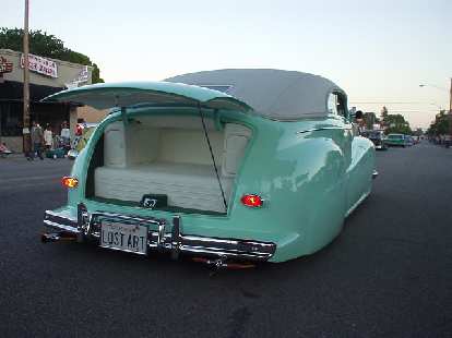Speaking of open doors, this Merc' (I think) had a jumpseat in the boot. Speaking of open doors, this Merc' (I think) had a jumpseat in the boot.