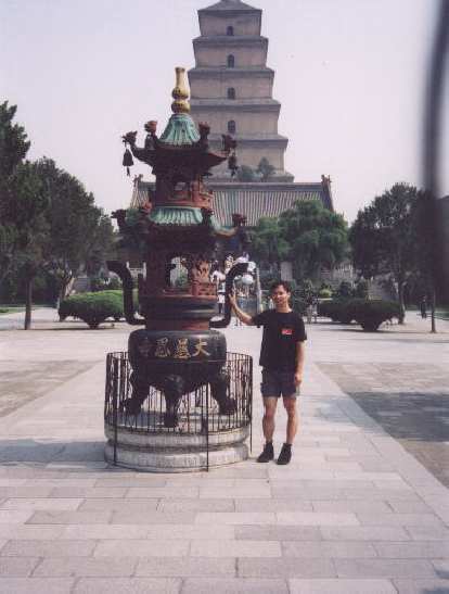 That's me in front of the Big Wild Goose Pagoda, I think... That's me in front of the Big Wild Goose Pagoda, I think...
