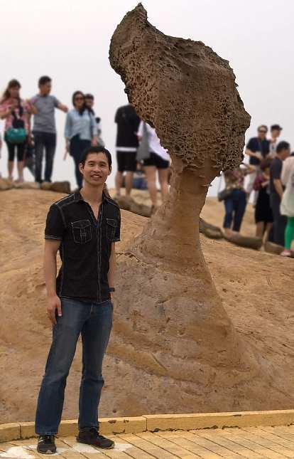 Felix Wong by the Queen's Head in Yehliu Geopark. Photo: Felix Wong by the Queen's Head in Yehliu Geopark.