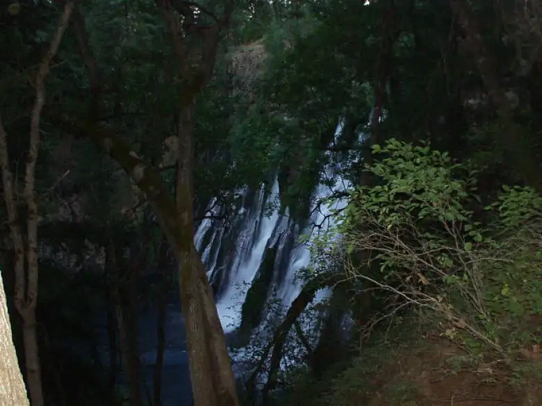 Another view of the falls from the western side of the river. Another view of the falls from the western side of the river.